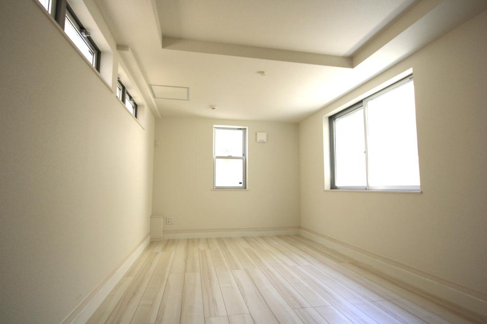 Same specifications photos (living). Example of construction