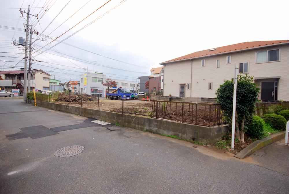 Local photos, including front road. Local (10 May 2013) Shooting