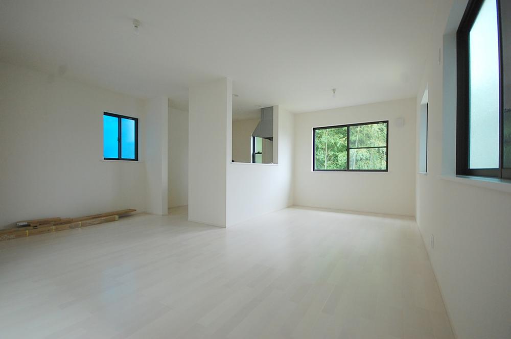 Same specifications photos (living). Example of construction