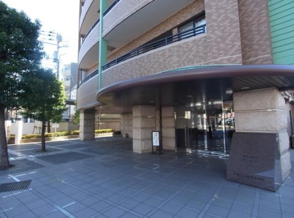 Entrance. A profound sense of entrance!