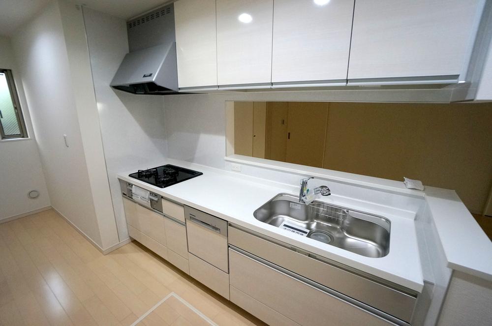 Kitchen. December 2013 shooting