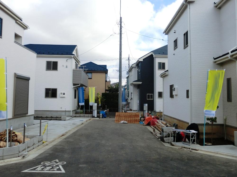 Local photos, including front road. Local (10 May 2013) Shooting