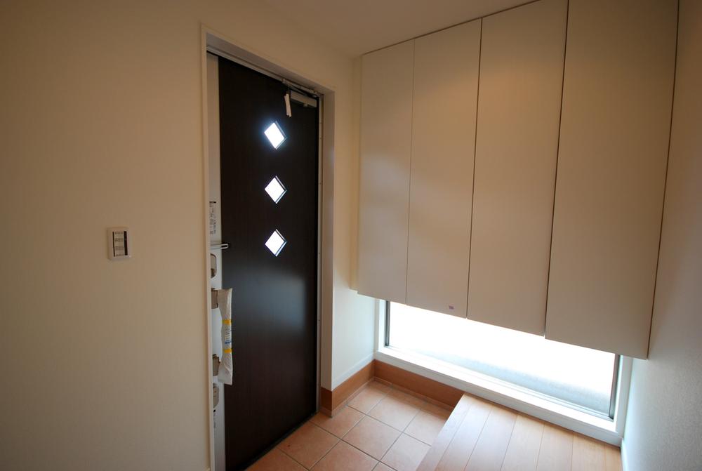 Entrance. Indoor (September 2013) Shooting