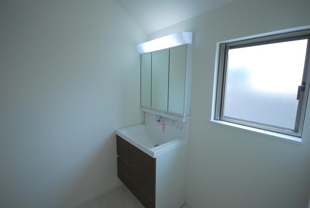 Wash basin, toilet. Indoor (September 2013) Shooting