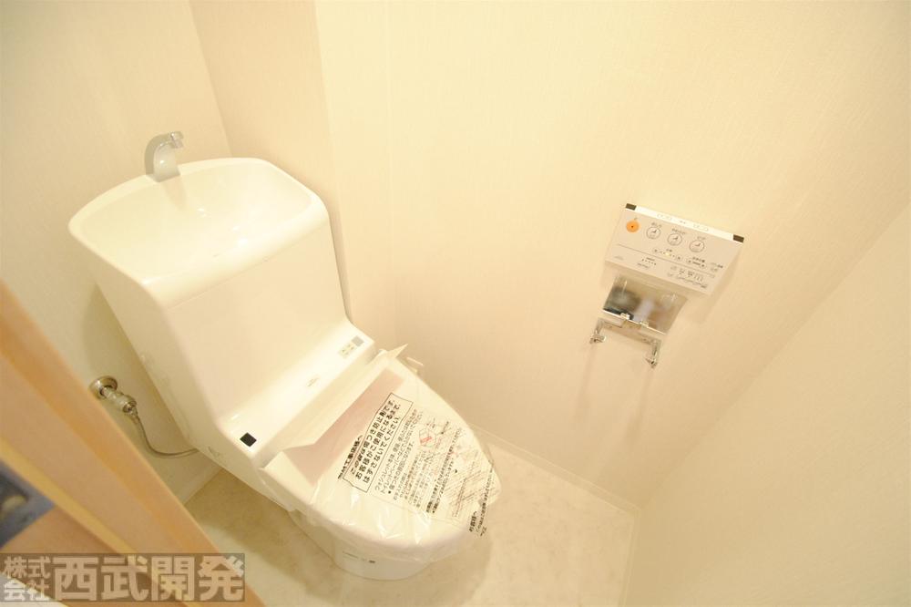 Toilet. Bidet