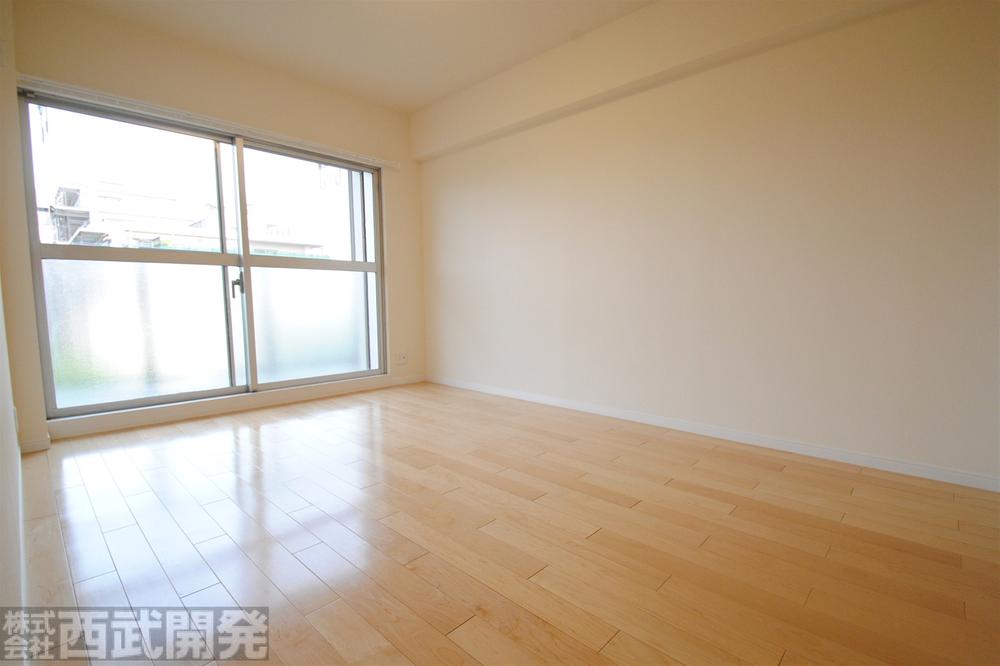 Non-living room. Western-style 7 Pledge & with Walking closet