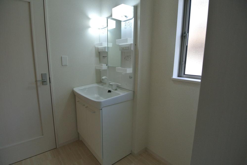 Wash basin, toilet. Interior