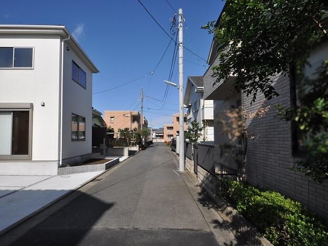 Local photos, including front road. Contact road (November 2013) Shooting