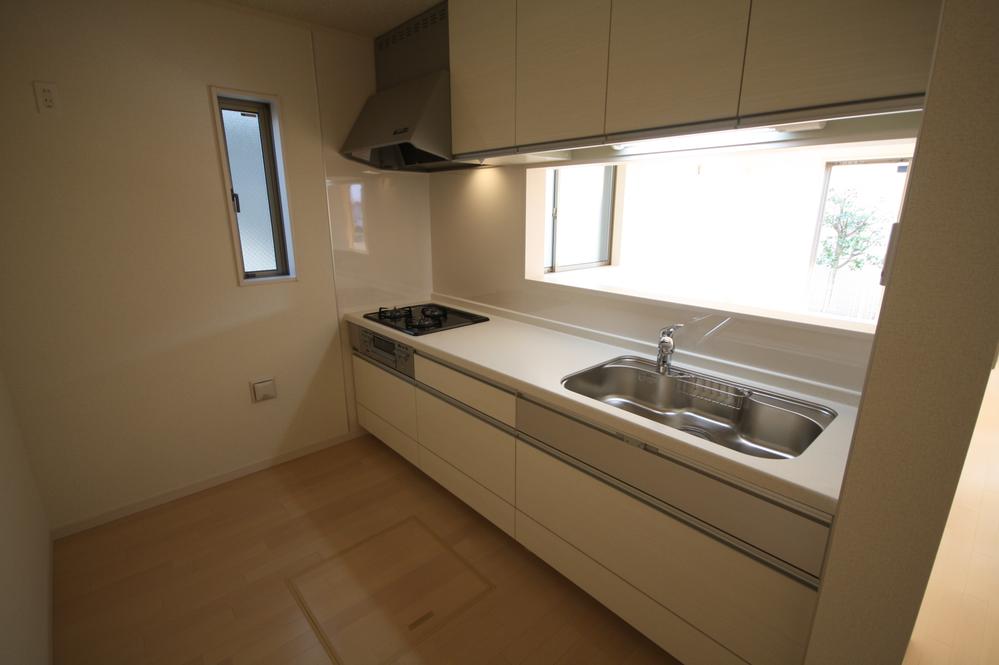 Same specifications photo (kitchen). Seller construction cases