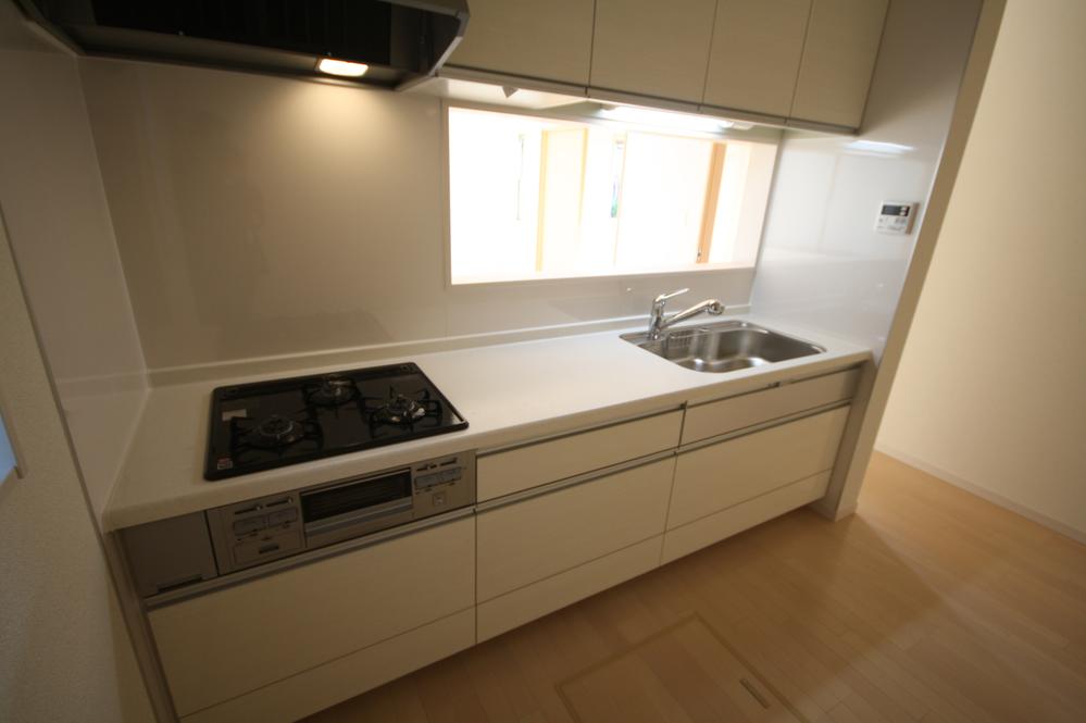 Same specifications photo (kitchen). Seller construction cases