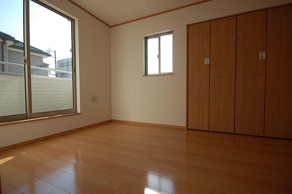 Same specifications photos (Other introspection). Same specifications