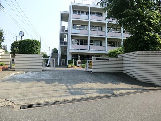 Junior high school. 910m to Fuchu ninth junior high school