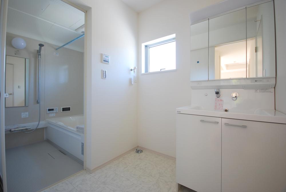 Wash basin, toilet. Example of construction