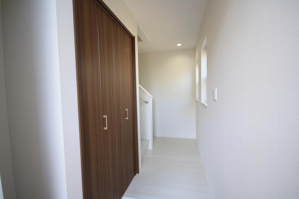 Entrance. Indoor (September 2013) Shooting