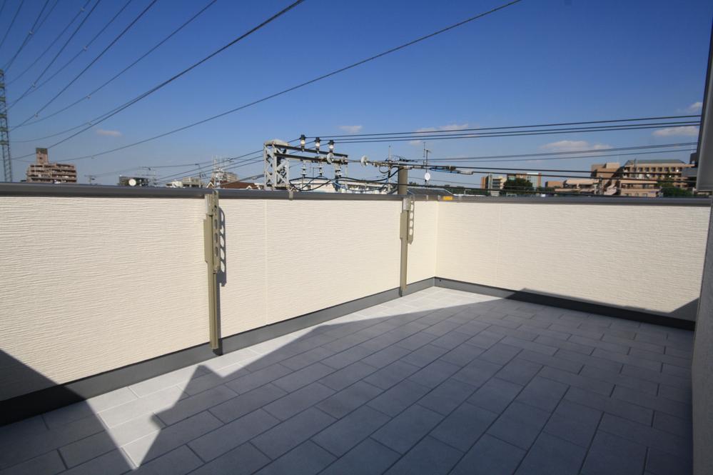 Balcony. Local (September 2013) Shooting roof balcony