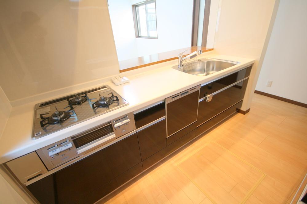 Kitchen. Local (11 May 2013) Shooting