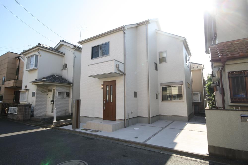 Local appearance photo. Local (11 May 2013) Shooting