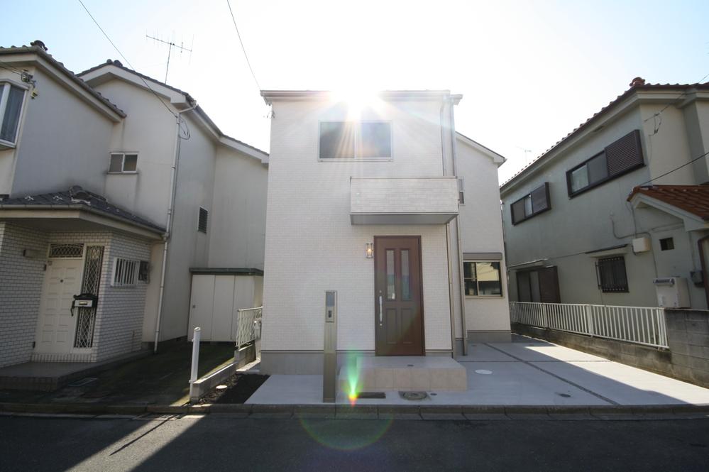 Local appearance photo. Local (11 May 2013) Shooting