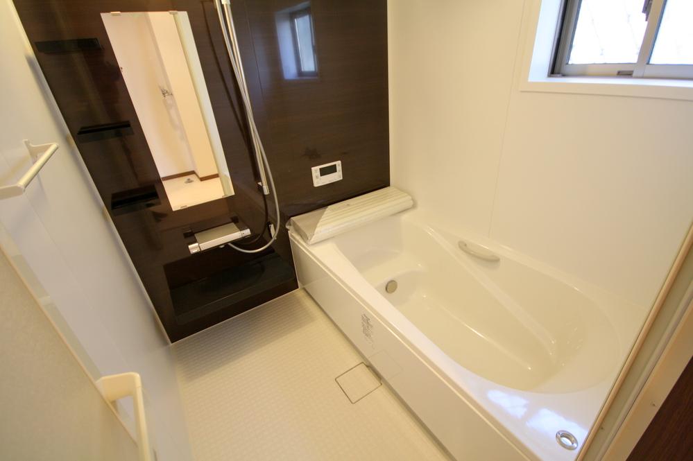 Bathroom. Local (11 May 2013) Shooting