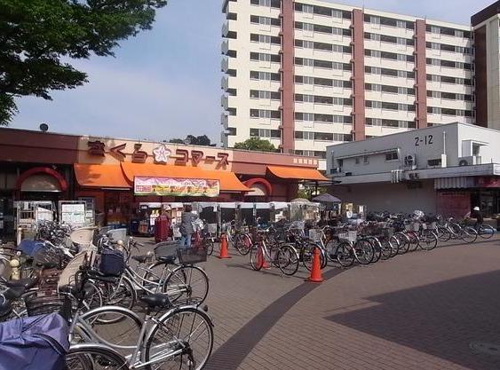 Supermarket. 776m to cherry-commerce vehicles Kaemise