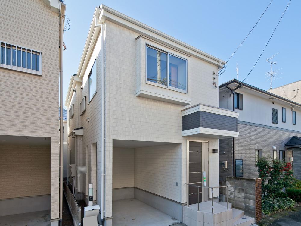 Local appearance photo. Local (10 May 2013) Shooting