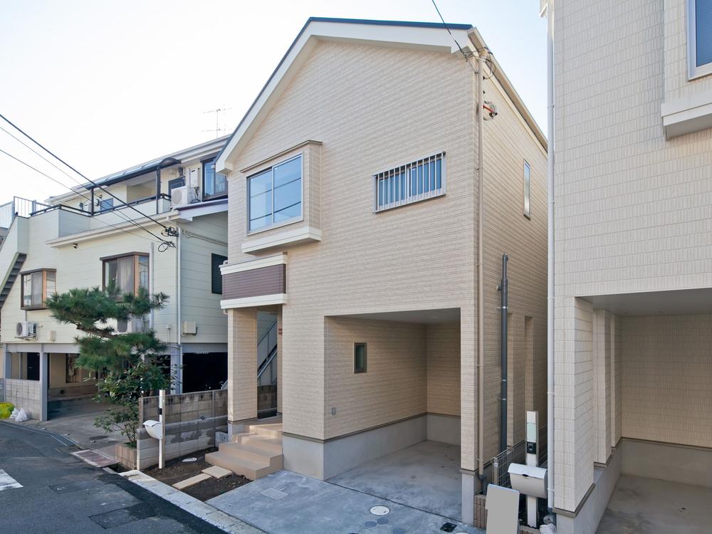 Local appearance photo. Local (10 May 2013) Shooting