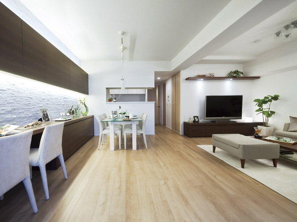 Interior.  [living ・ dining] Living full of exhilaration of two-sided lighting ・ Dining, We indulge in pleasant relaxation as Xiu House.