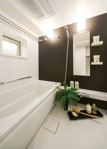 Bathing-wash room.  [Bathroom of relaxation relaxed] Adopt a thermos tub that does not escape the bath of heat by heat insulating structure. It can be a long time of warm, It shifted bathing time of family reheating time you need short. Also, since there are still warm hot water even the next morning, Such as sebum dirt makes it easier to fall and be used for washing.