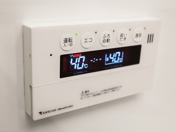 Bathing-wash room.  [Phone call ・ Reheating function with Otobasu] In conjunction with the kitchen of the remote control, Adopted Otobasu system with a call function. With one-touch of the microcomputer control, Hot water beam, Do Reheating automatically.