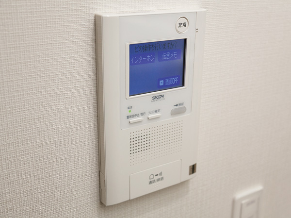 Security.  [Hands-free intercom] You can check the visitor in the video and audio, Color TV monitor with a hands-free intercom. Conversation without a handset ・ It is useful because it can be unlocked. (Same specifications)