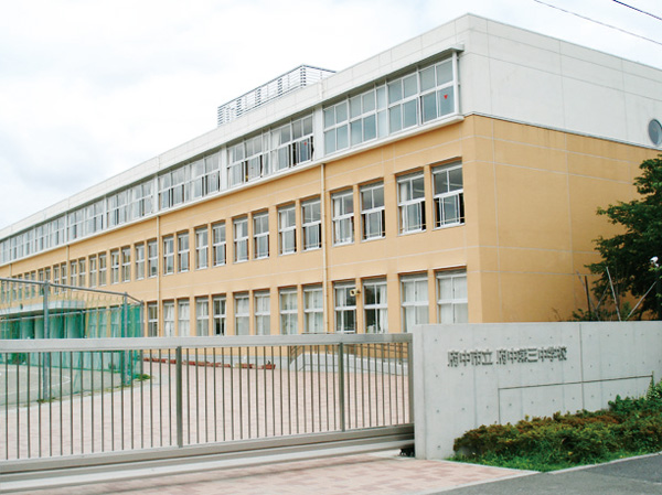 Surrounding environment. Municipal Fuchu third junior high school (13 mins / About 980m)