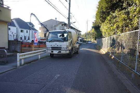 Local photos, including front road. Frontal road