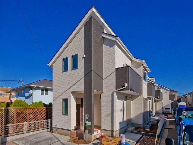 Local photos, including front road. Local (10 May 2013) Shooting