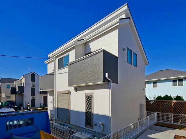 Local photos, including front road. Local (10 May 2013) Shooting