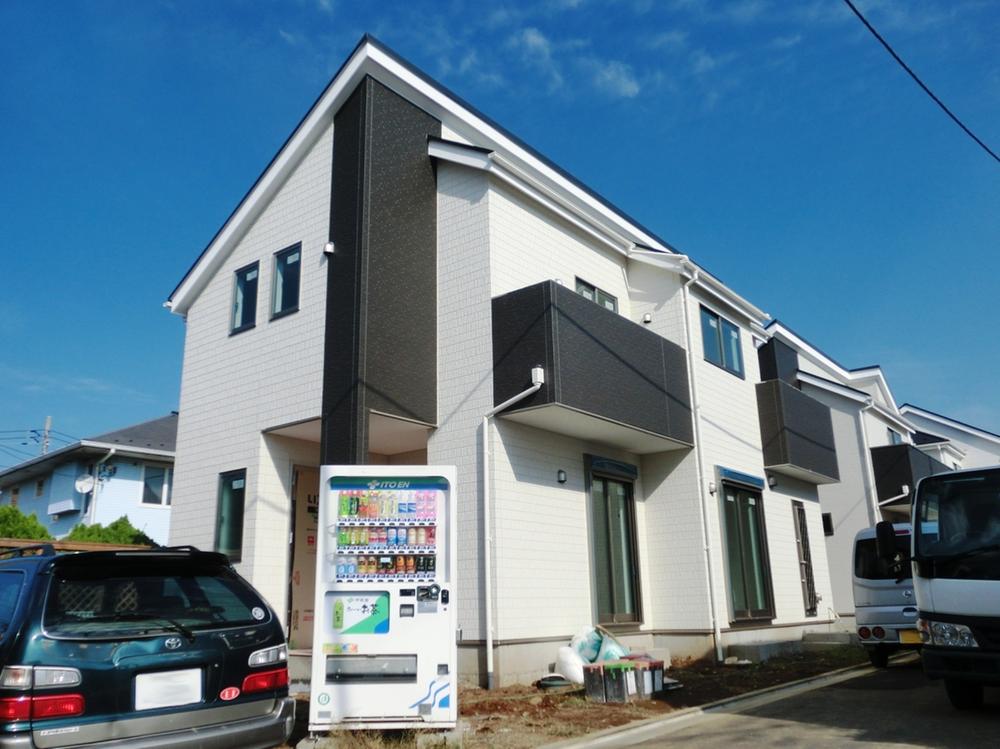 Local appearance photo. Local (11 May 2013) Shooting