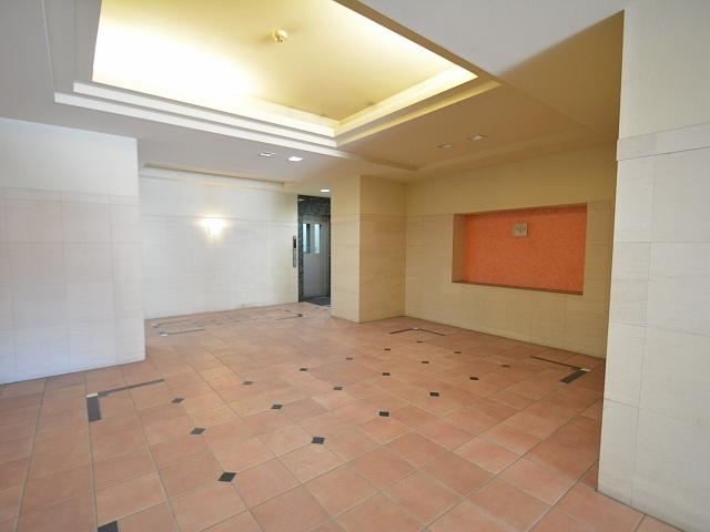 lobby. Glorio Fuchu Tamagawa lobby