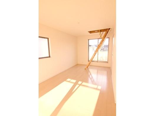 Non-living room. Building 2 room