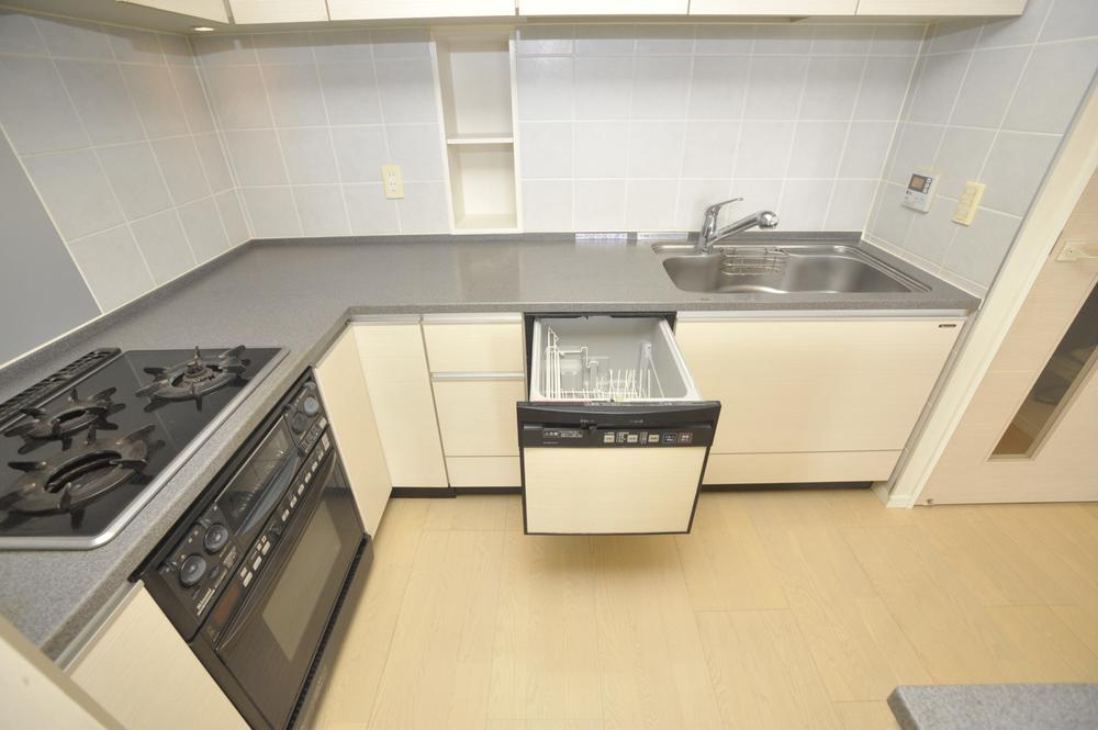 Kitchen. Local (10 May 2013) Shooting