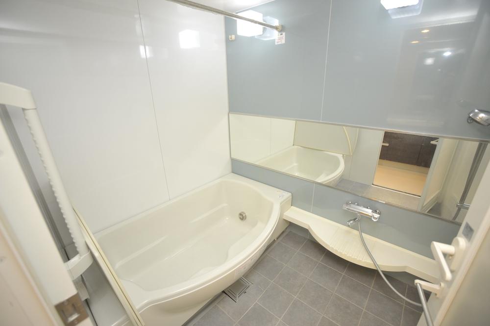 Bathroom. Local (10 May 2013) Shooting