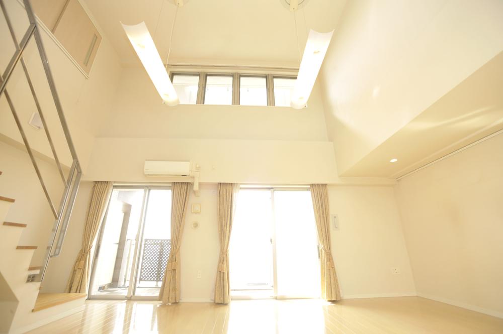 Living. Local (10 May 2013) Shooting