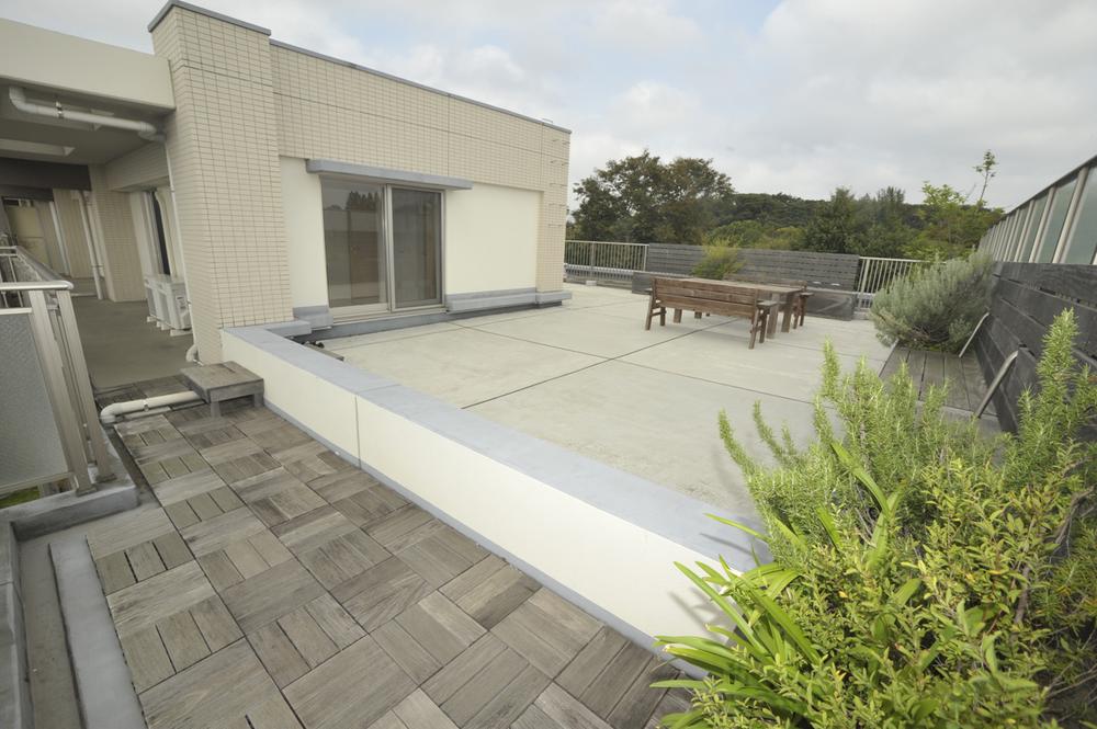 Entrance. Local (10 May 2013) Shooting