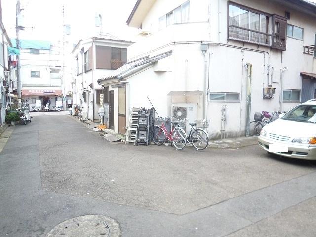 Local photos, including front road. Local Photos