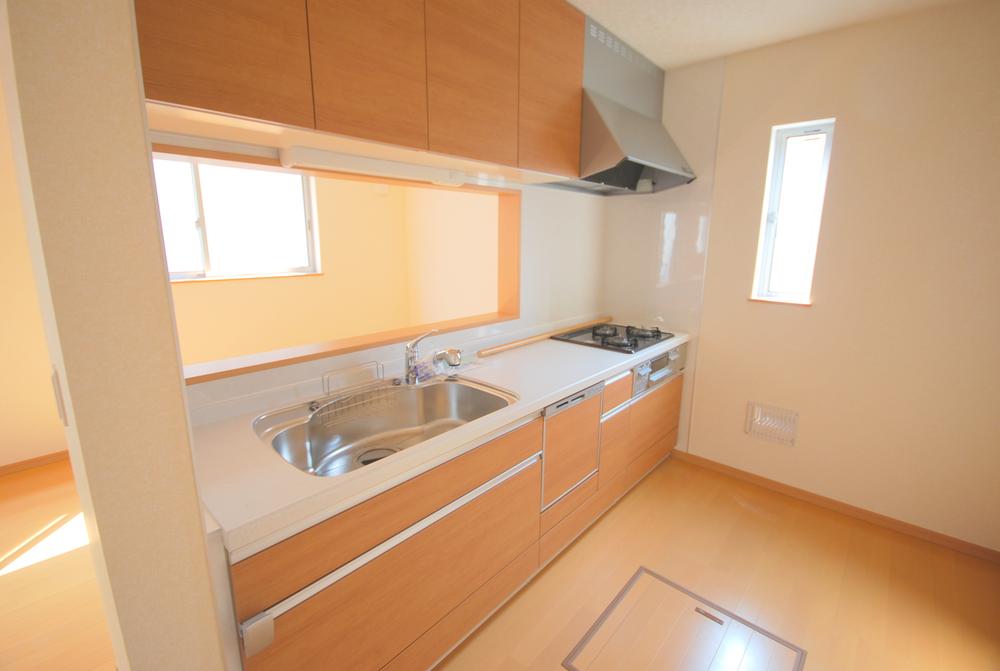 Same specifications photo (kitchen). Seller construction cases