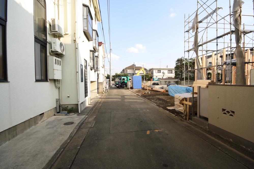 Local photos, including front road. Local (2013 November shooting)