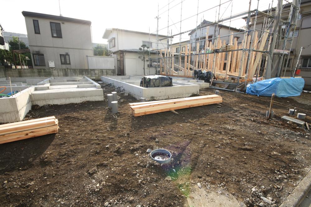 Local photos, including front road. Local (2013 November shooting)