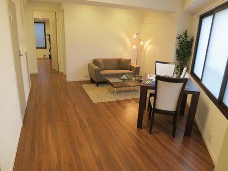 Living. ~ 2013 December new interior renovation completed ~  ◆ It is a positive per well in the southwest angle room ◆ Also looks Fuji from LDK is on a clear day ◆ It is with furniture ◆