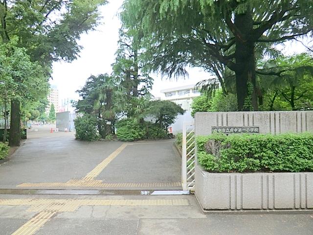 Primary school. 1100m to Fuchu Municipal first elementary school