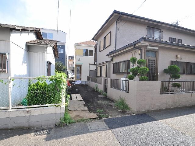 Local appearance photo. 1 Building Nearing completion