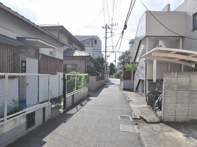 Local photos, including front road. Contact road situation