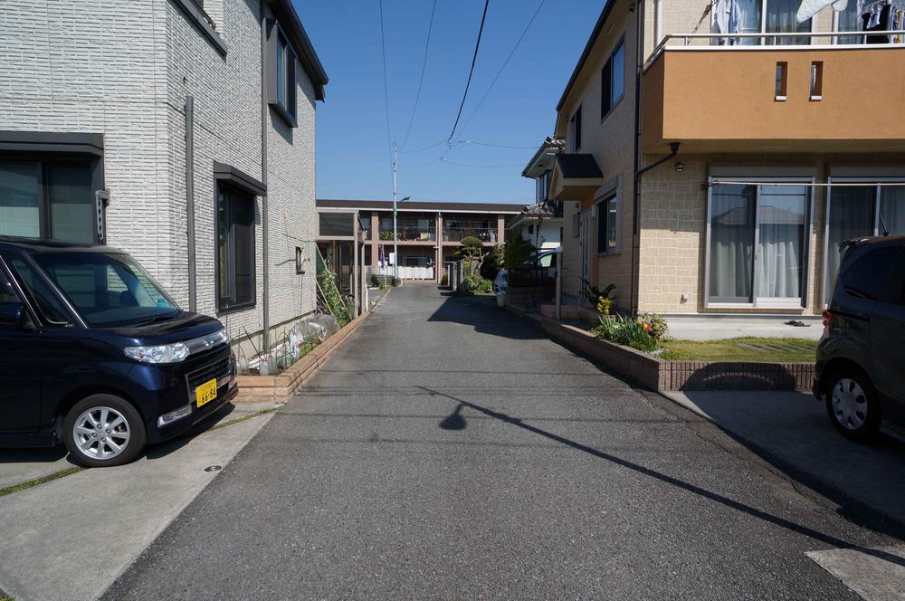 Local photos, including front road. Local shooting